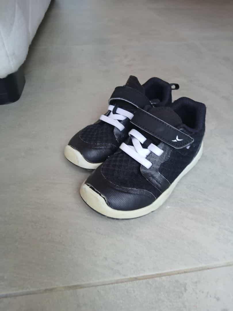 Decathlon Shoe 520 Black White Kids Sneakers Size EU 23